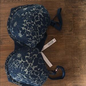Victoria secret Lace tshirt Bra in blue and shimmer - 34 D - new with tags!